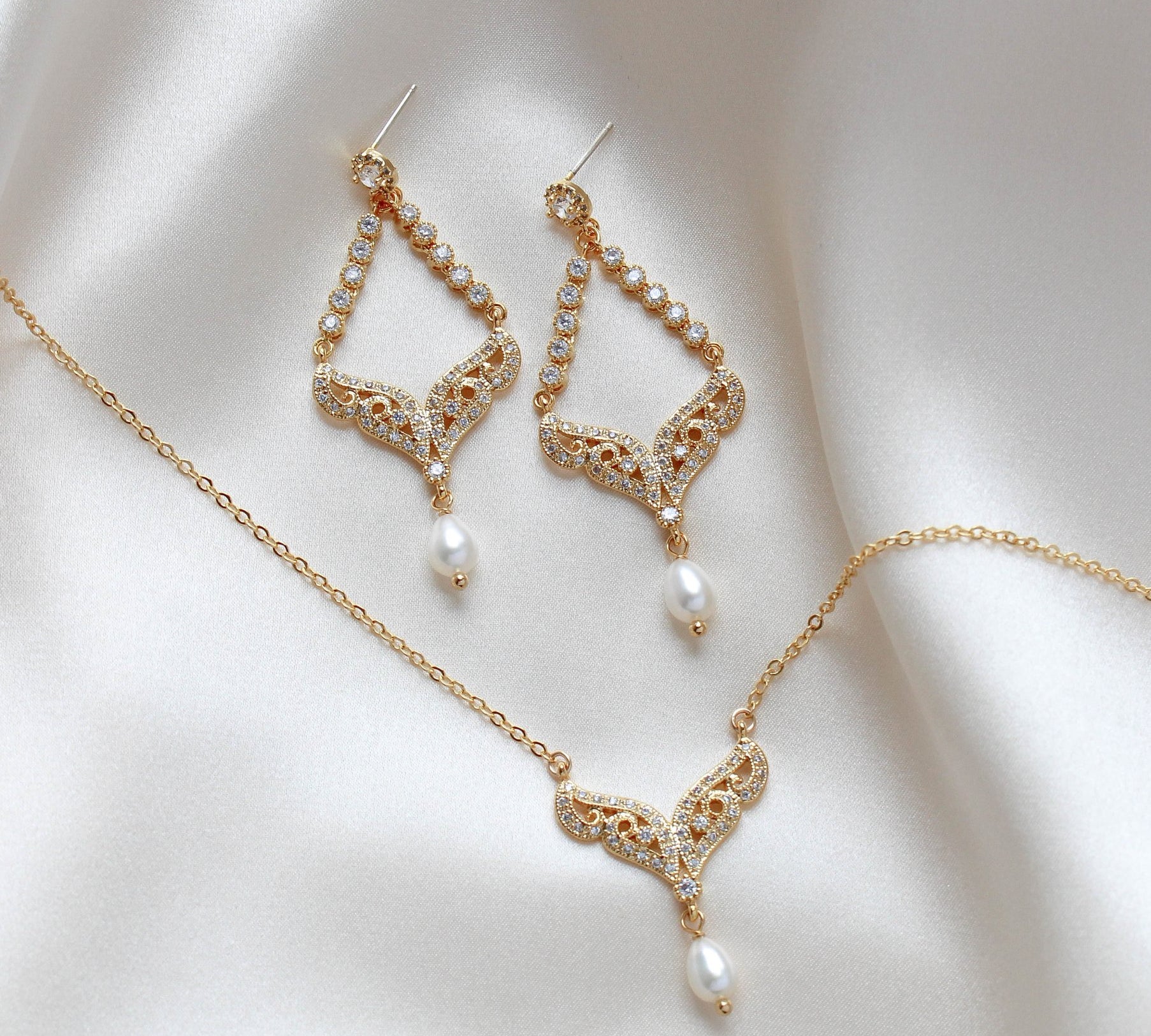 Delicate gold chandelier earrings with pearl drop - BLAIRE - Treasures by Agnes