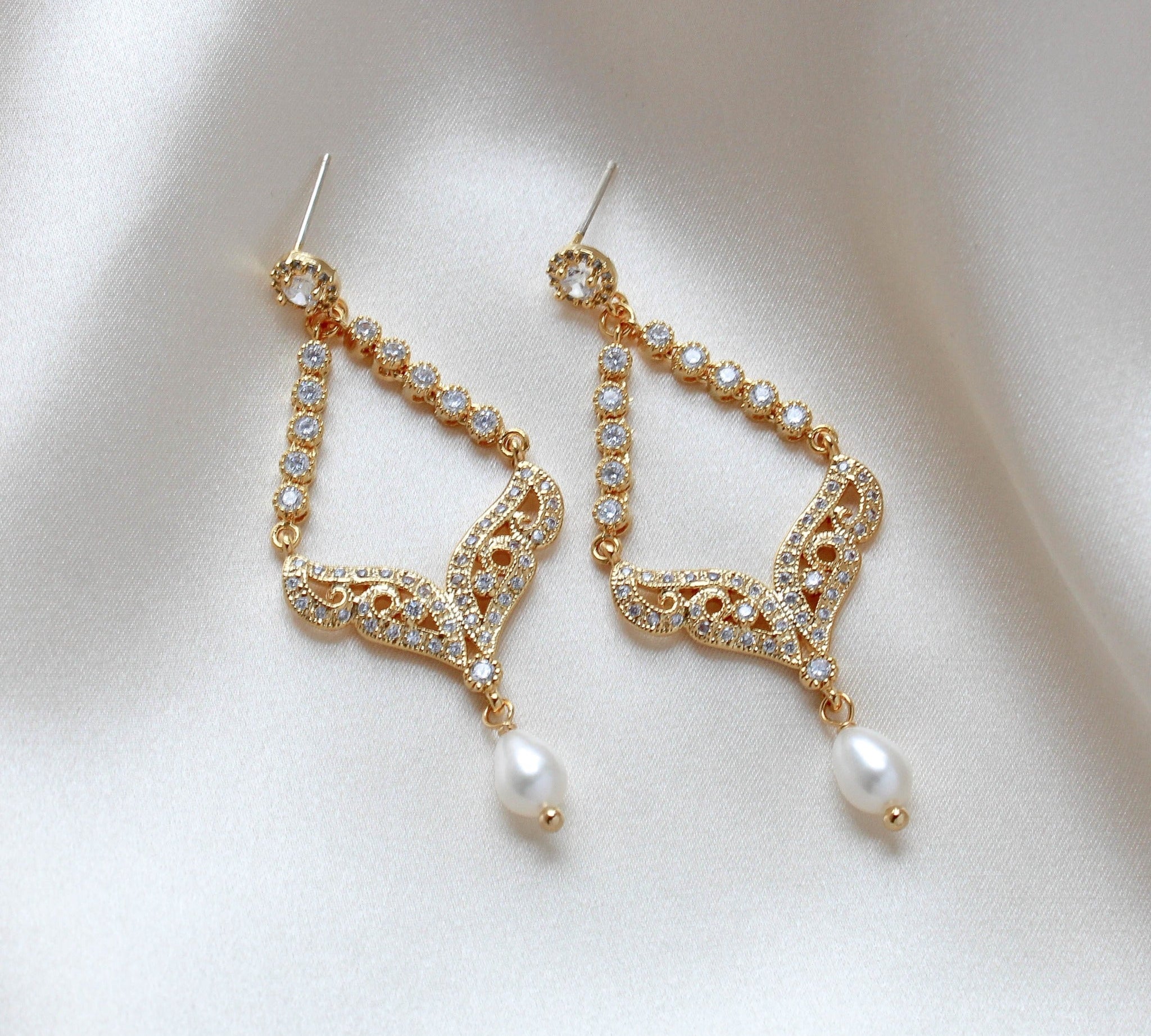 Delicate gold chandelier earrings with pearl drop - BLAIRE - Treasures by Agnes