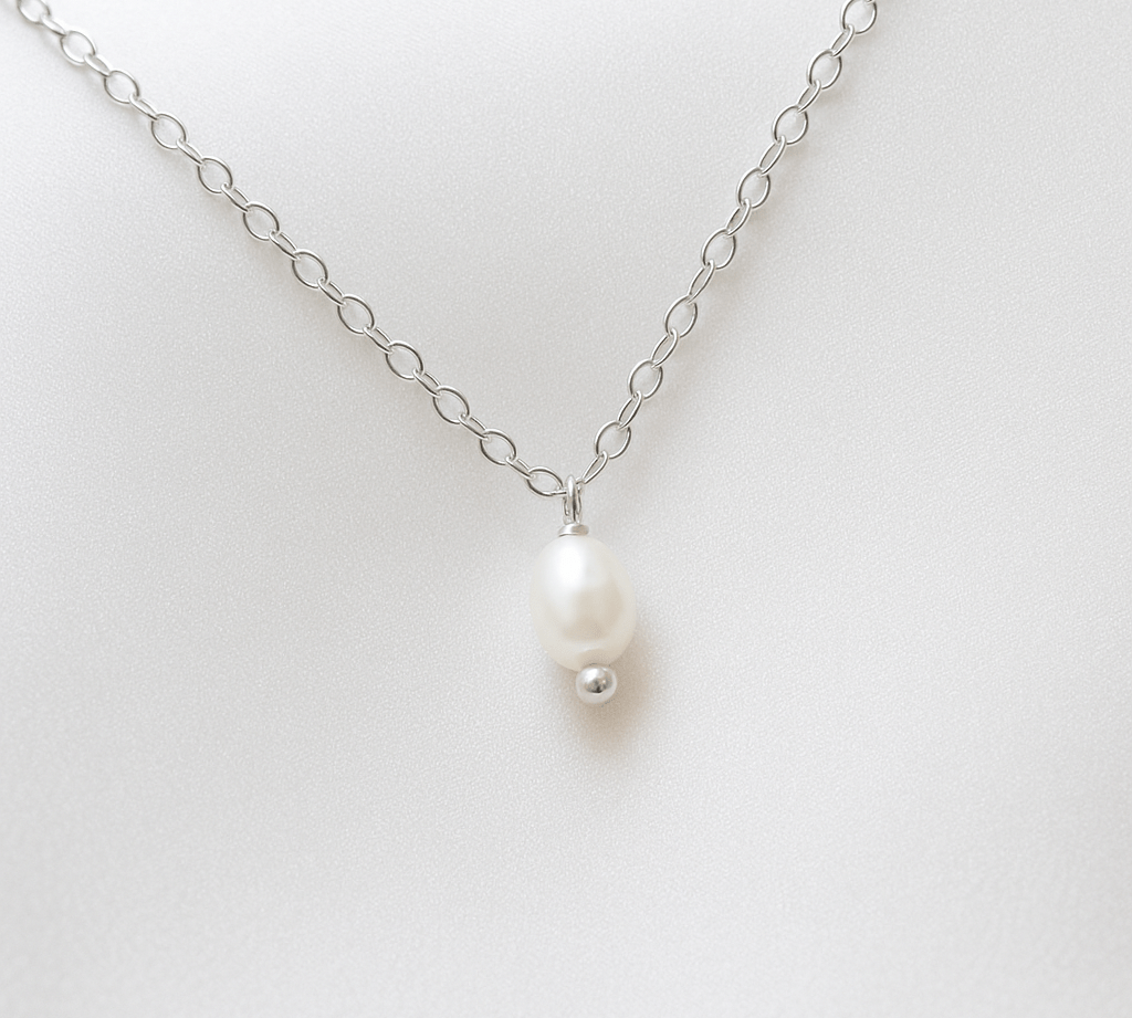 Delicate pearl drop necklace - DEMI - Treasures by Agnes