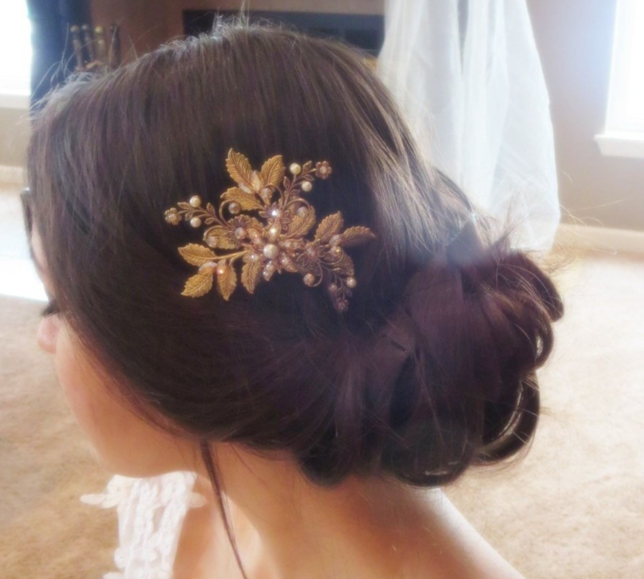 Antique gold leaf hair accessory with golden crystals - Treasures by Agnes