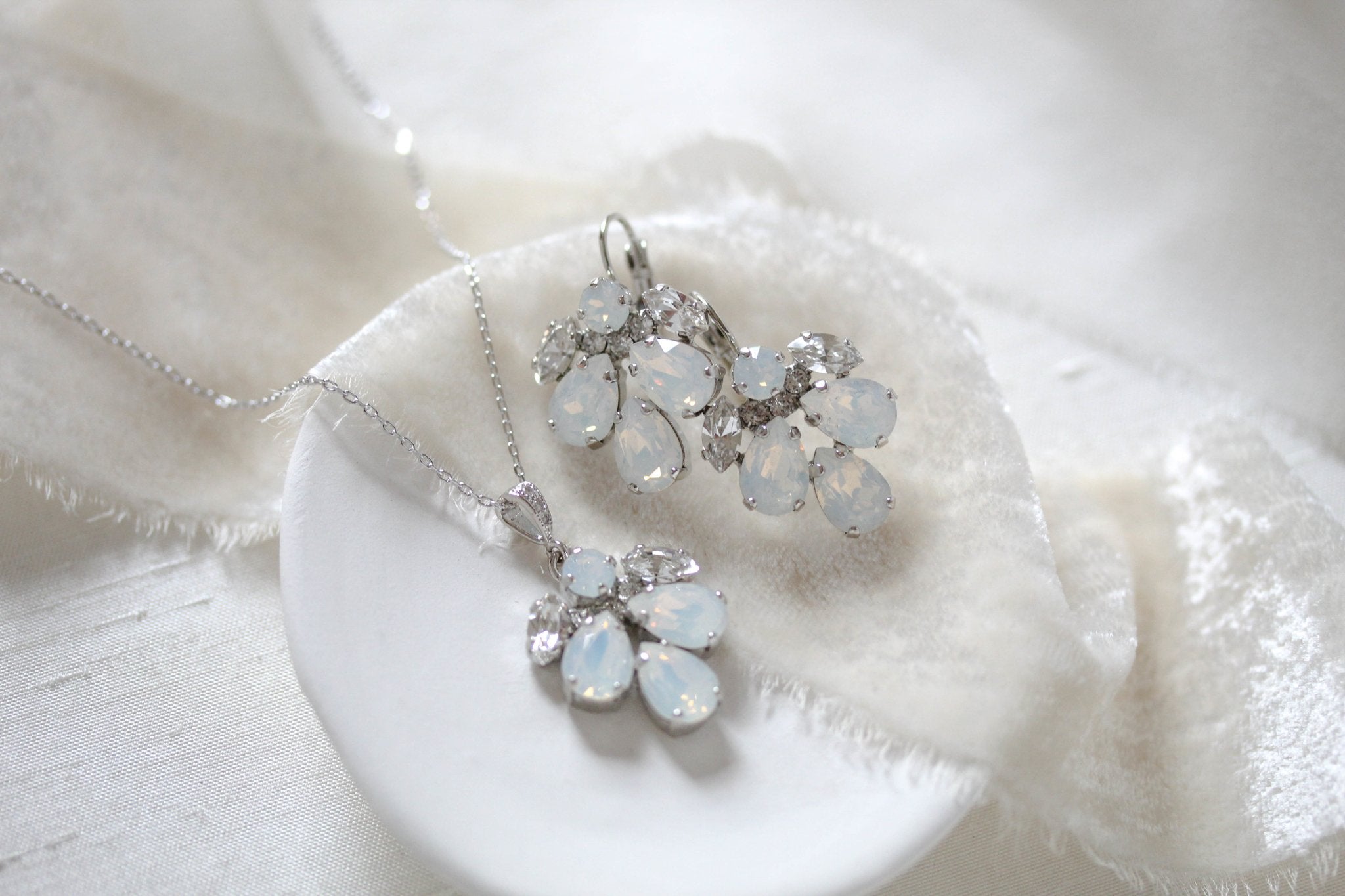 Delicate necklace and earrings for bride - Corinne