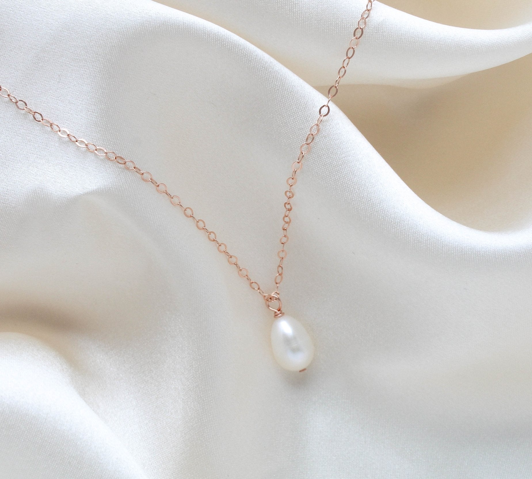 Delicate pearl drop necklace - DEMI - Treasures by Agnes
