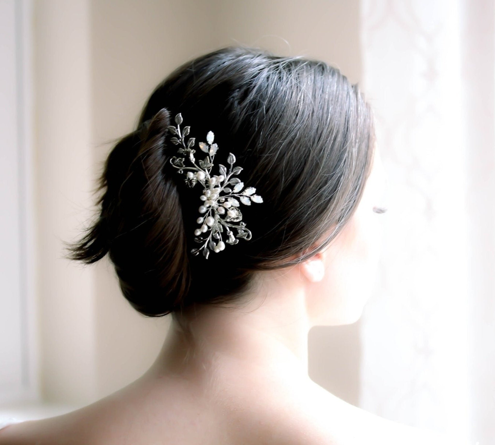 Swarovski crystal floral hair comb with freshwater pearls - AMINA - Treasures by Agnes