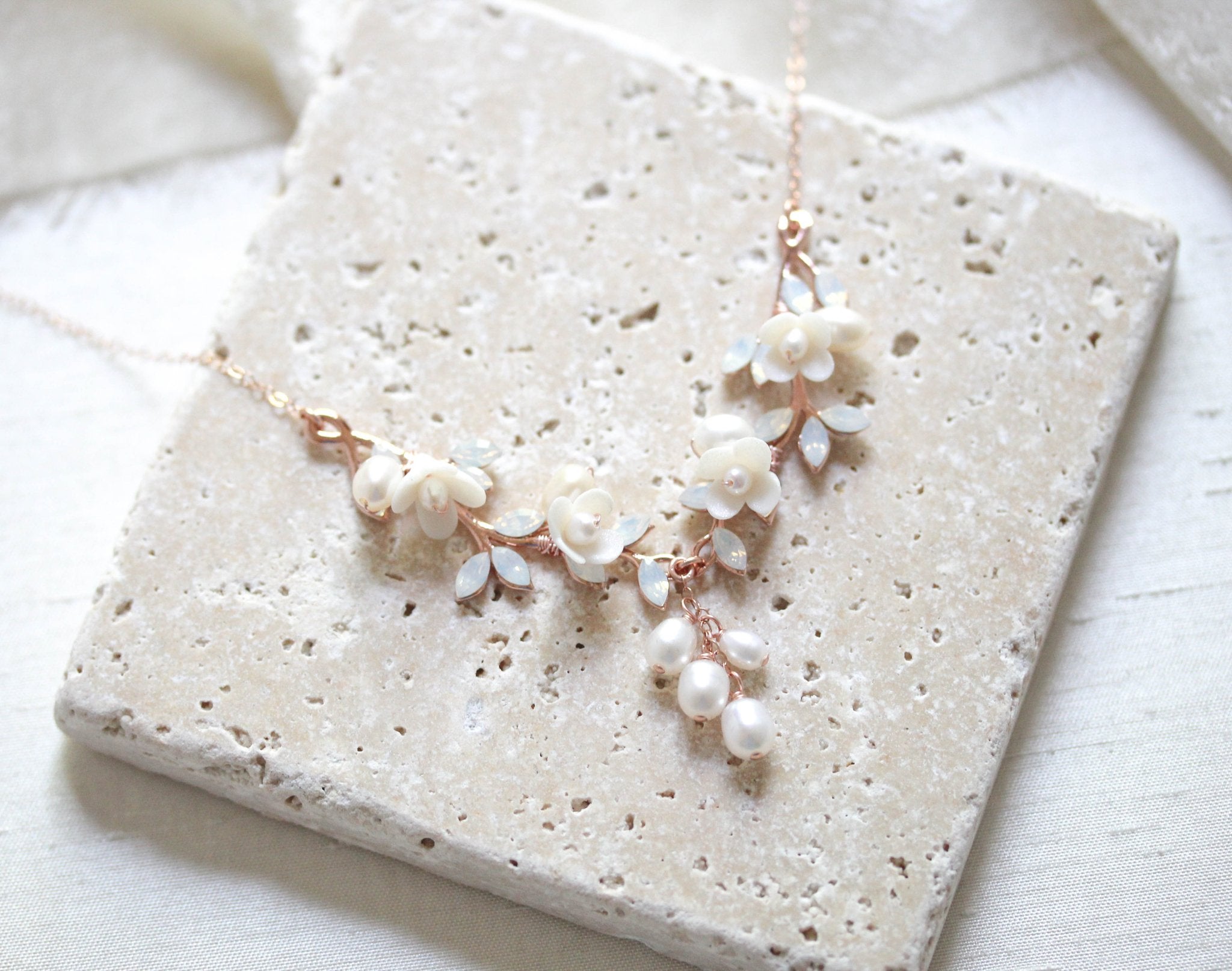 Floral necklace with freshwater pearls and crystals - LOLITA - Treasures by Agnes