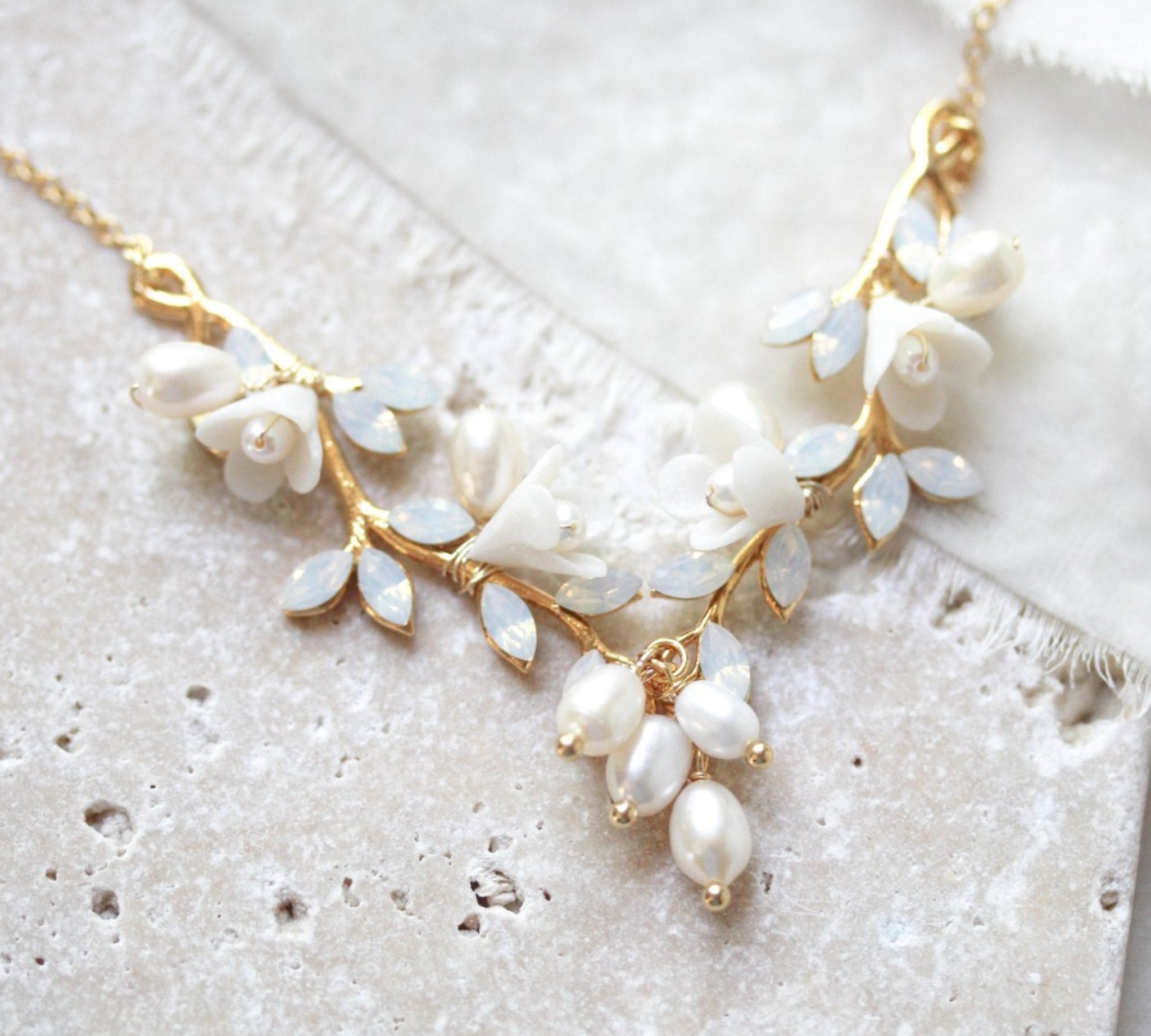 Floral necklace with freshwater pearls and crystals - LOLITA - Treasures by Agnes