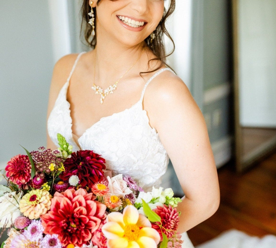 Floral necklace with freshwater pearls and crystals - LOLITA - Treasures by Agnes