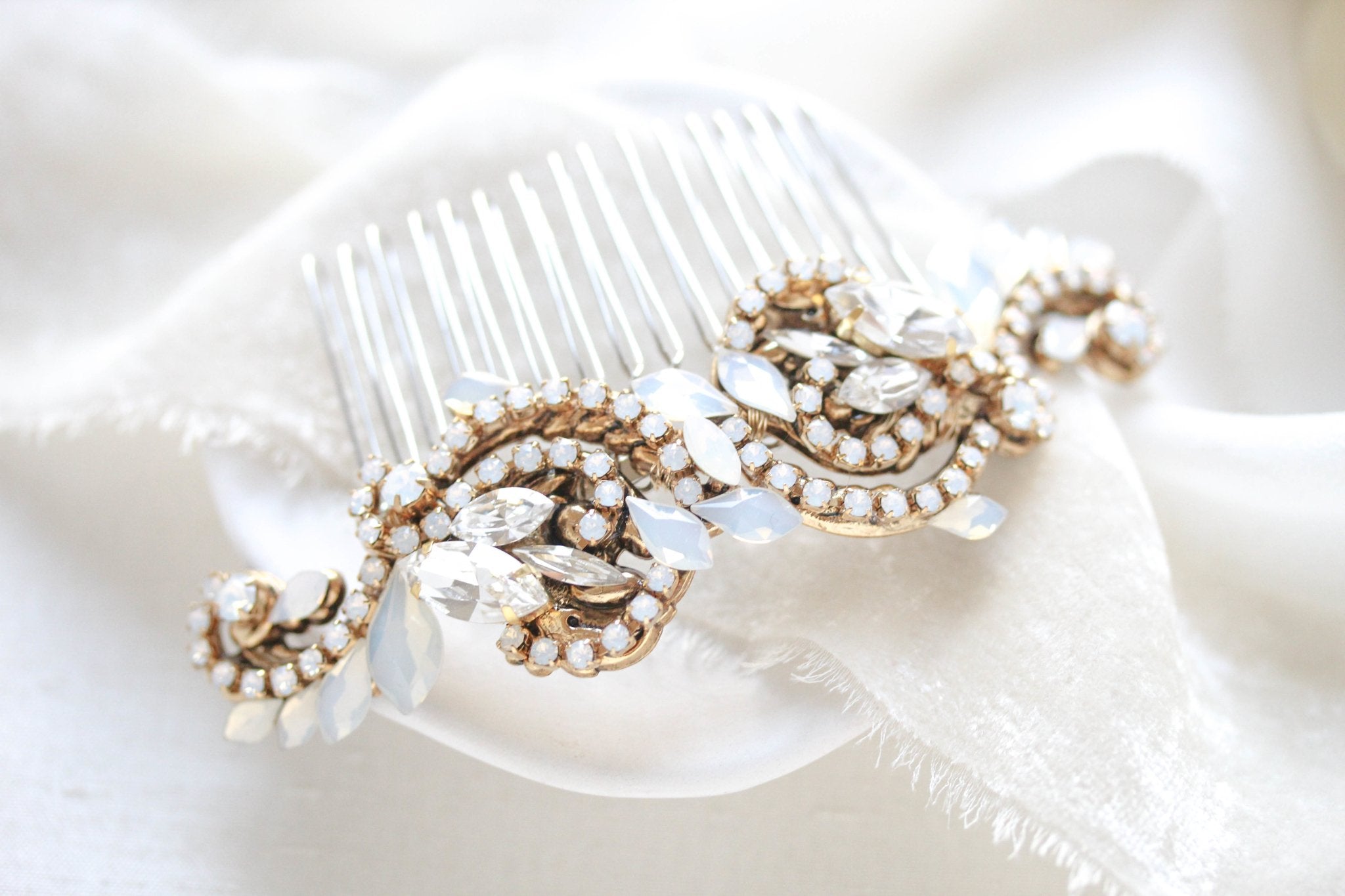 Gold Wedding hair comb with white crystals - DAKOTA - Treasures by Agnes
