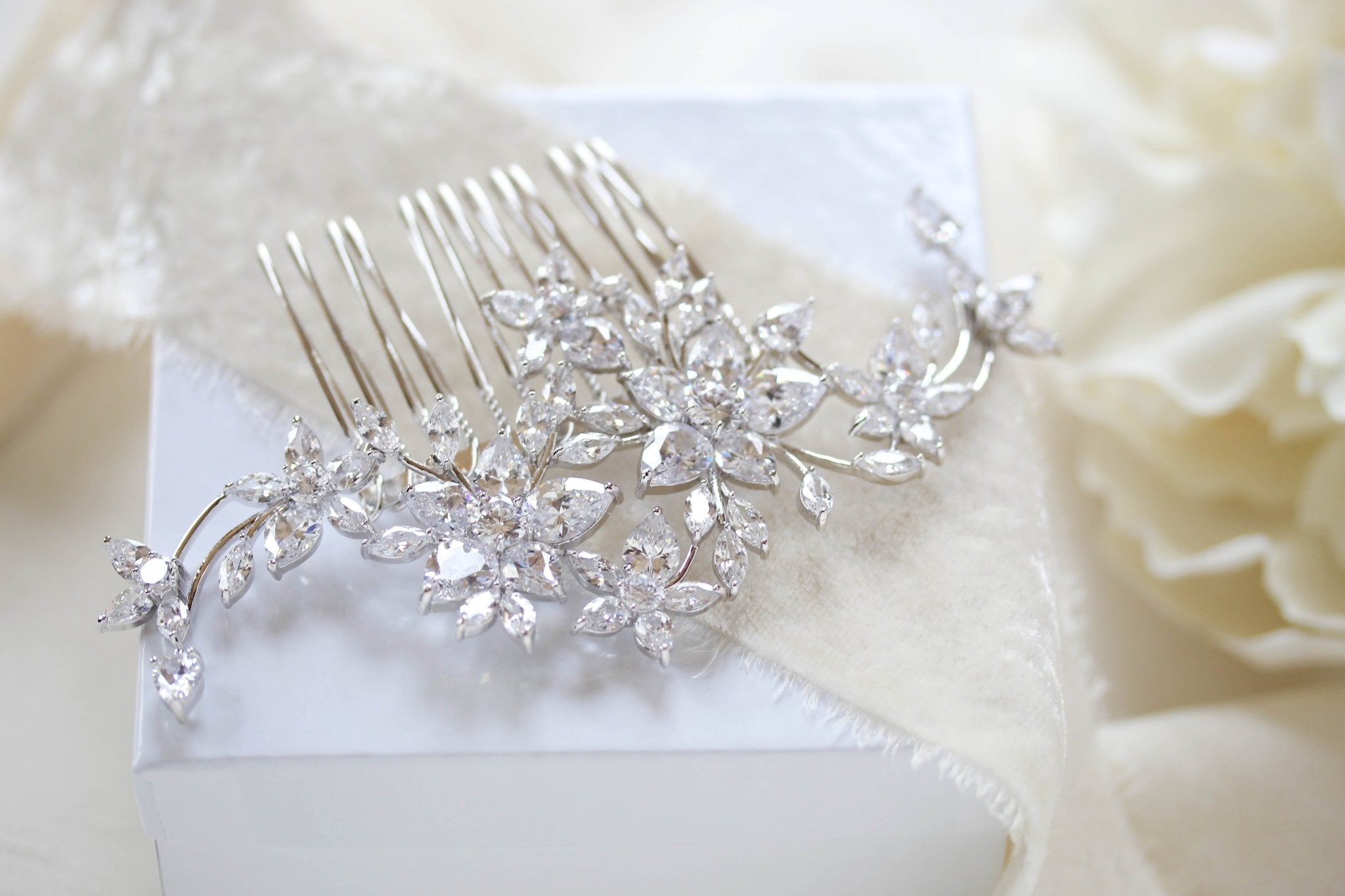 Rose gold bridal hair comb - LILY - Treasures by Agnes