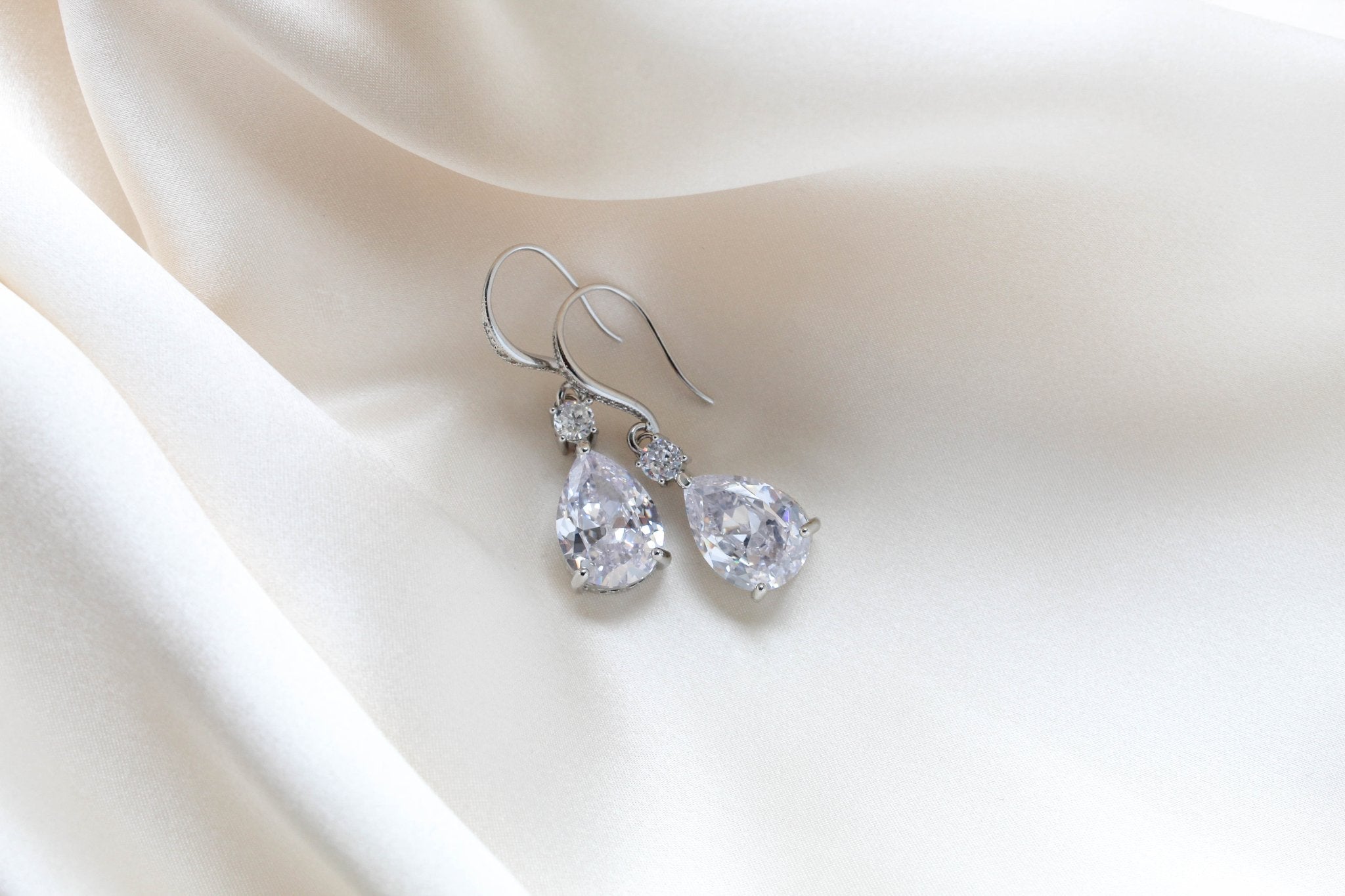 Rose gold teardrop bridal or bridesmaid earrings - PEYTON - Treasures by Agnes