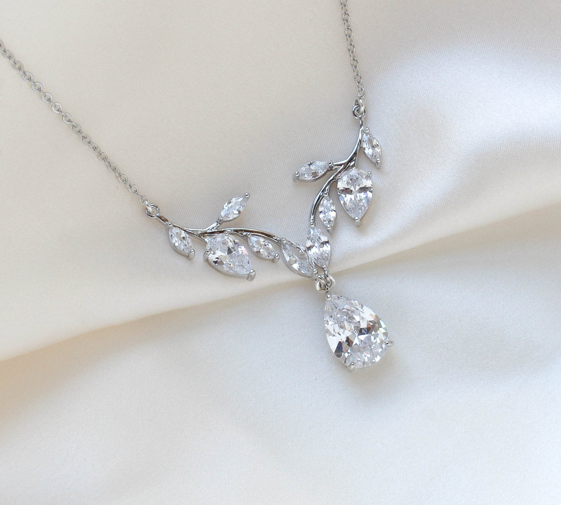 Simple rose gold cubic zirconia bridal necklace - APRILLE - Treasures by Agnes