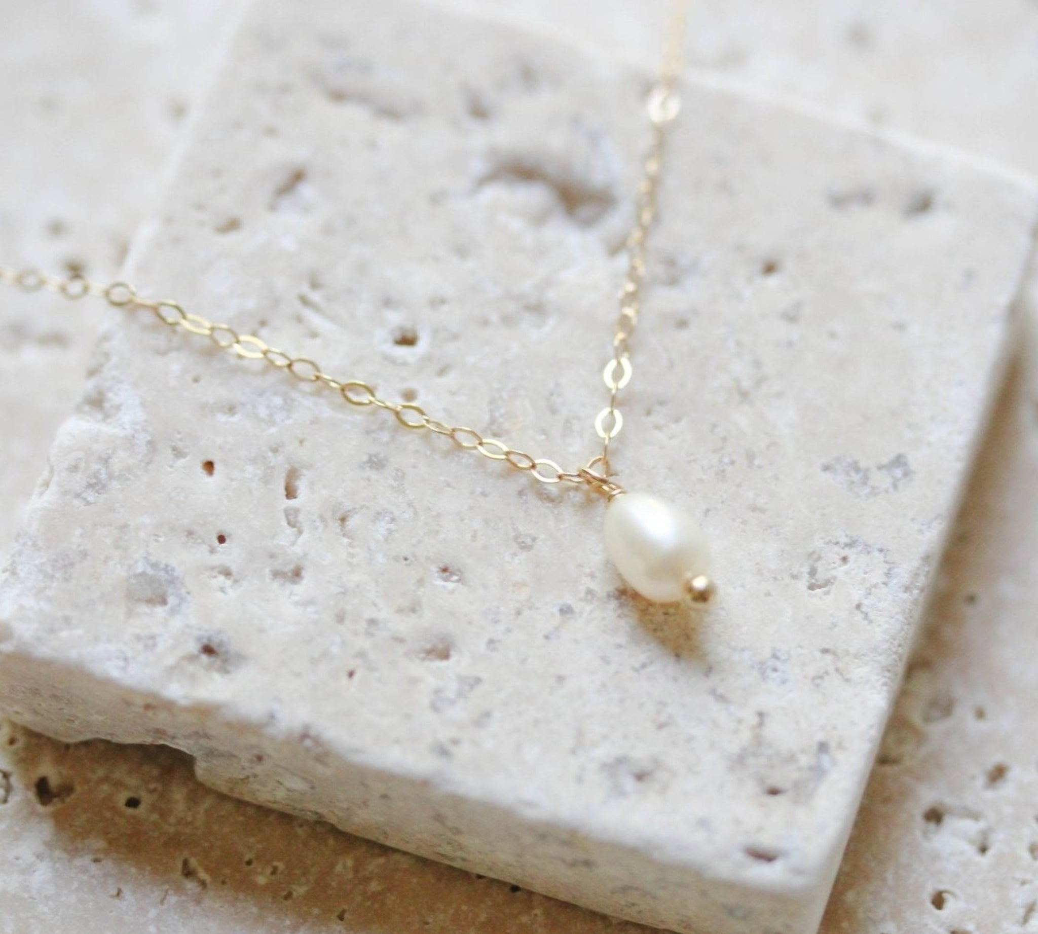 Single pearl necklace with gold filled chain - DEMI - Treasures by Agnes