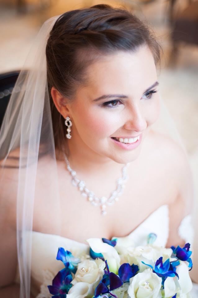 How to Pick Your Wedding Necklace According to Your Face Shape