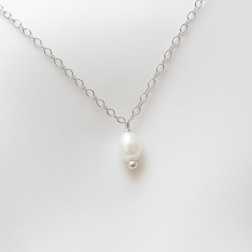 Delicate pearl drop necklace - DEMI - Treasures by Agnes