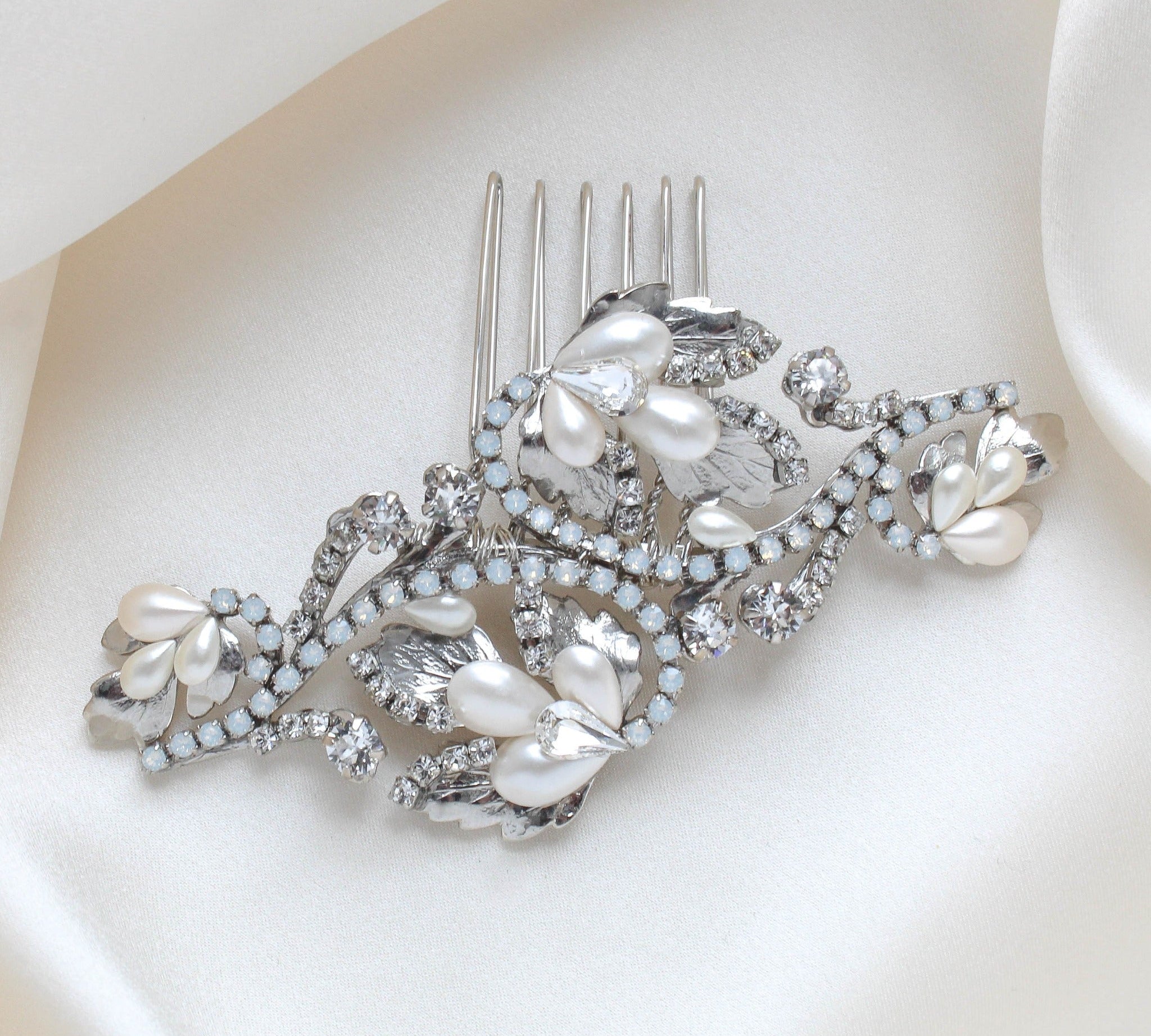 Floral Bridal hair comb with Austrian crystals and pearls - LISA - Treasures by Agnes