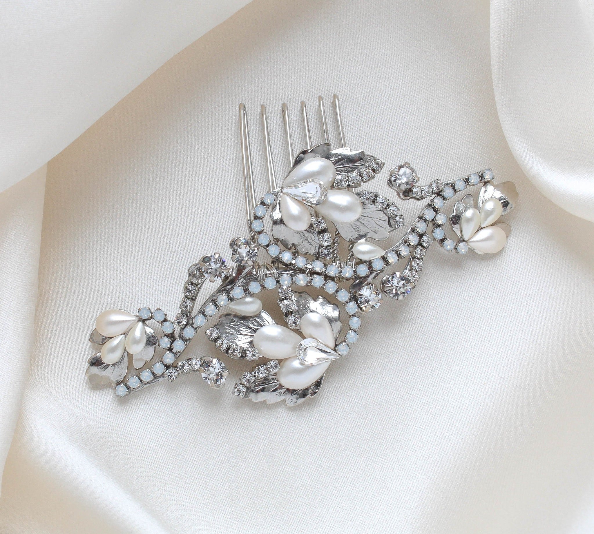 Floral Bridal hair comb with Austrian crystals and pearls - LISA - Treasures by Agnes