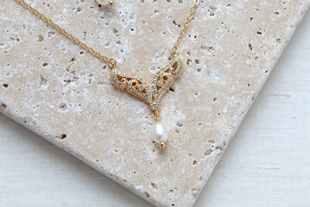 Gold pendant necklace with pearl drop - BLAIRE - Treasures by Agnes