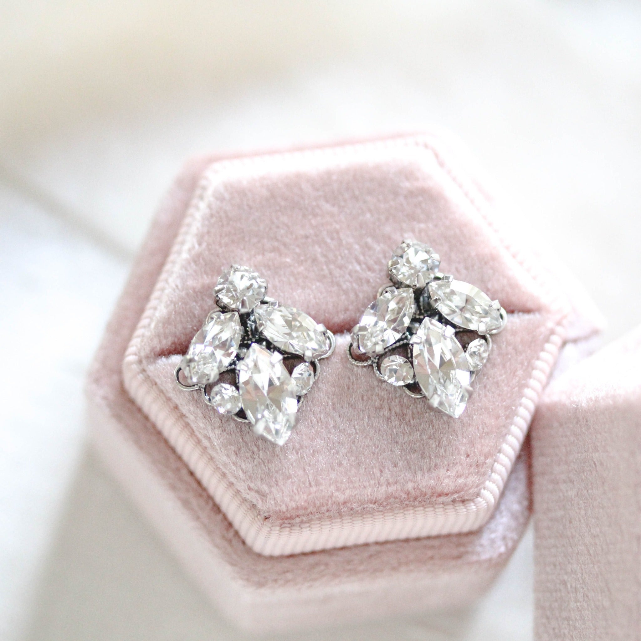 Small crystal stud bridal earrings - MILEY - Treasures by Agnes