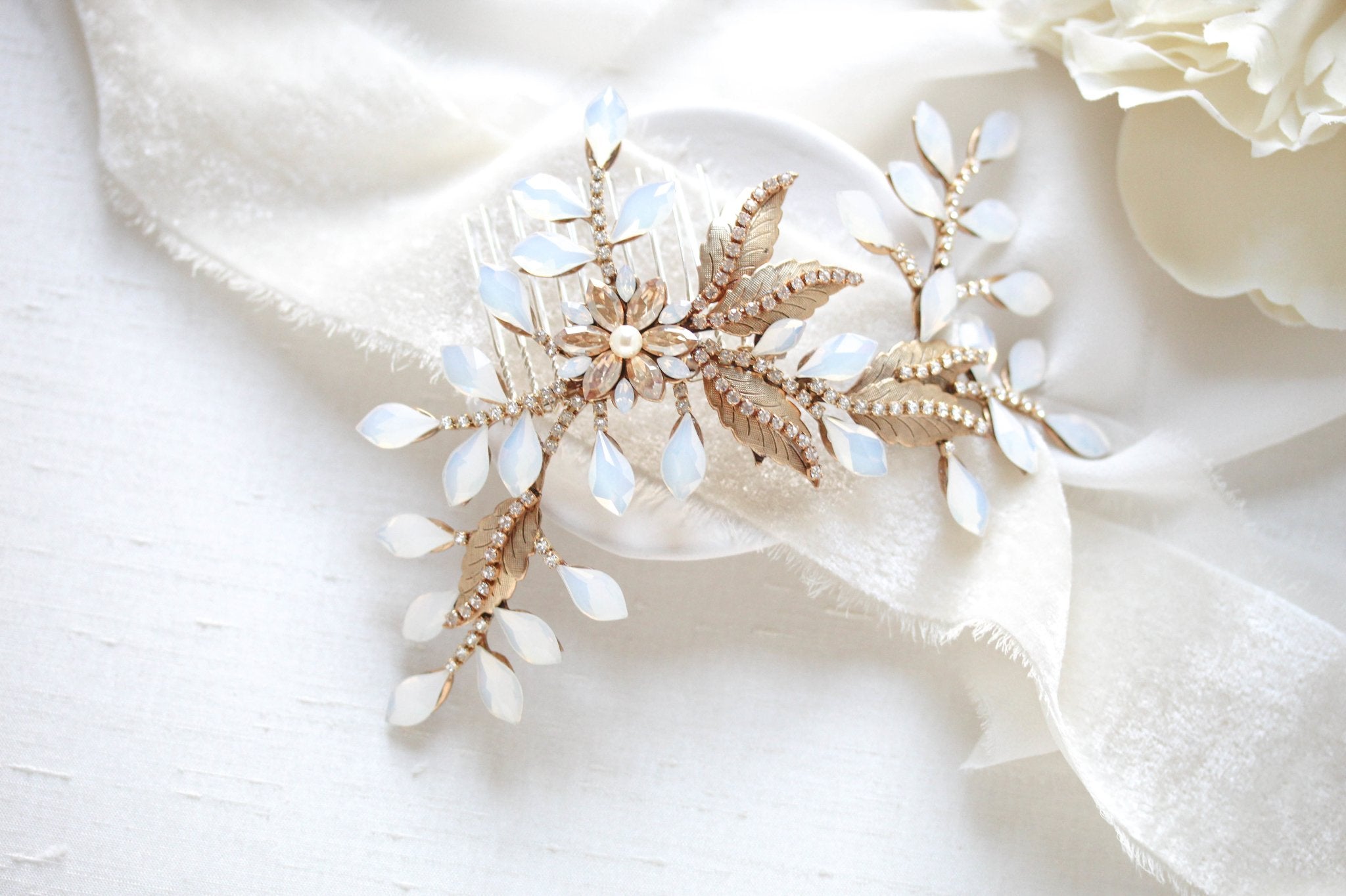 Antique gold Floral Bridal hair accessory - COURTNEY - Treasures by Agnes