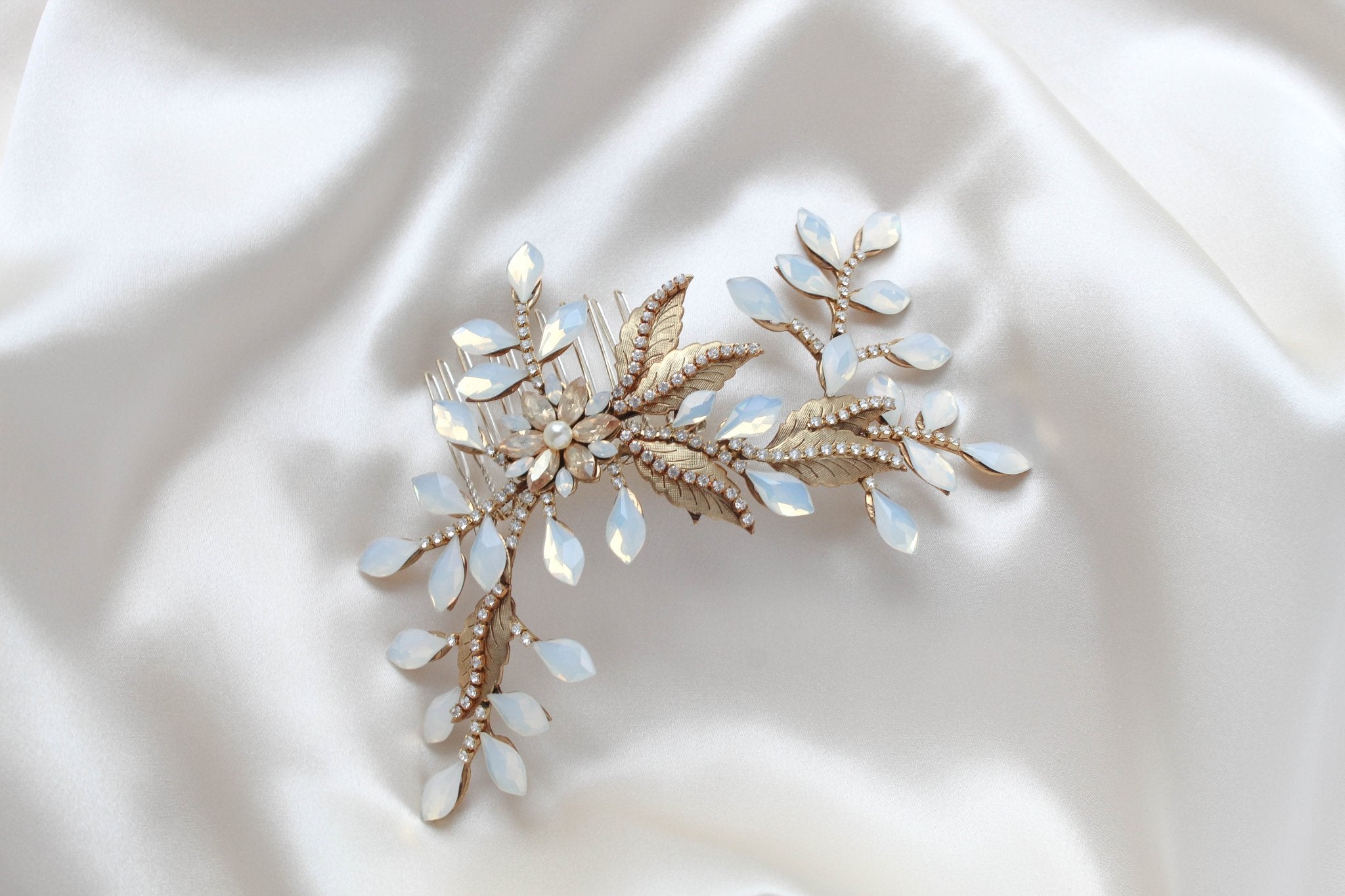 Antique gold Floral Bridal hair accessory - COURTNEY - Treasures by Agnes