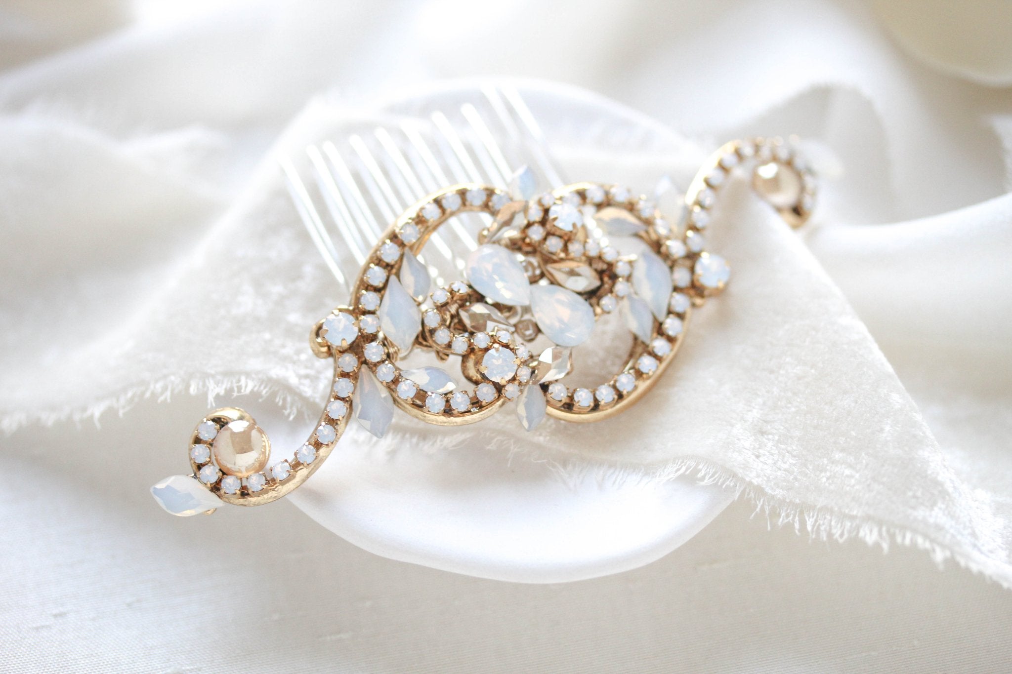 Antique gold Vintage style hair comb for bride - SABRINA - Treasures by Agnes