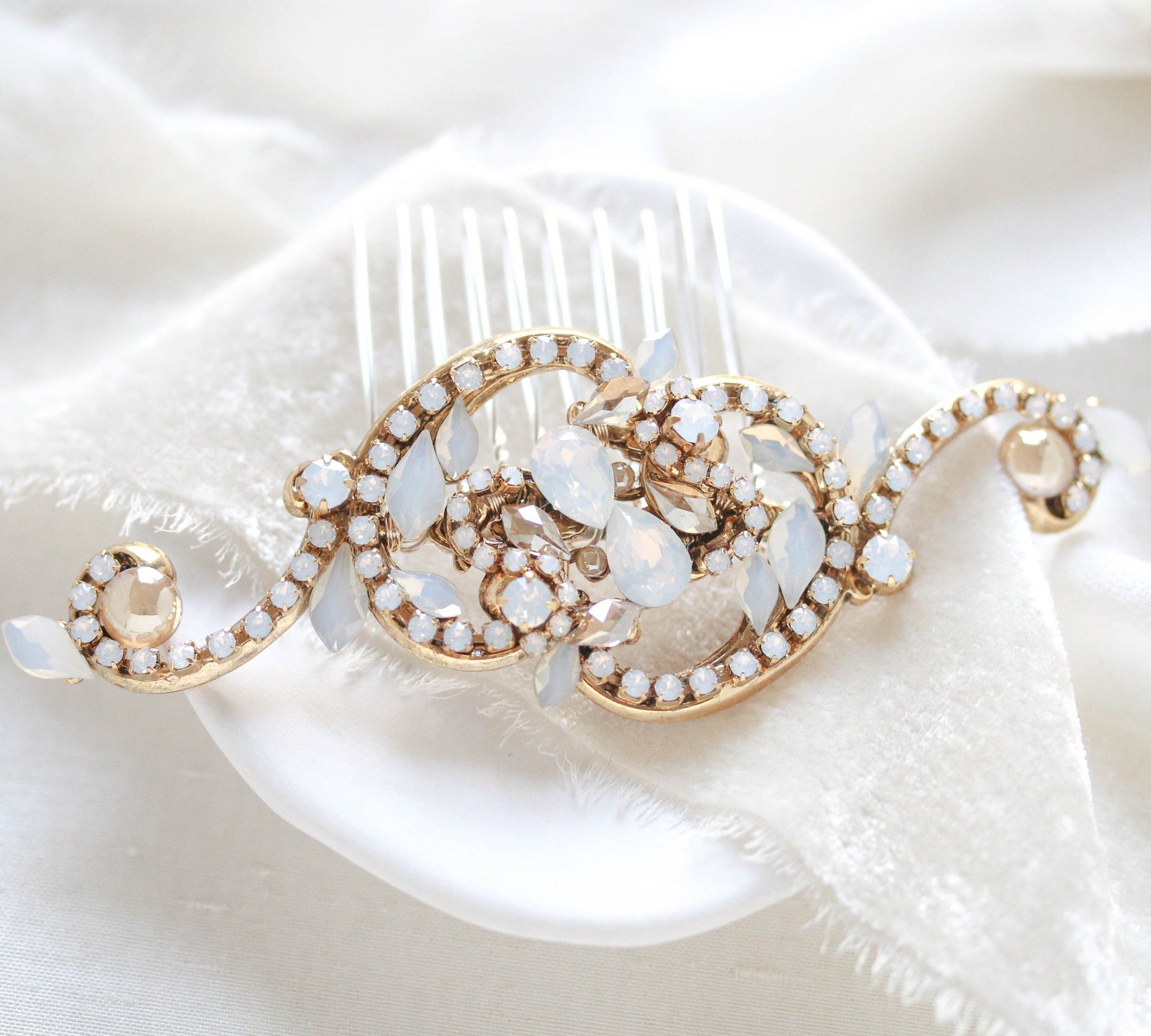 Antique gold Vintage style hair comb for bride - SABRINA - Treasures by Agnes