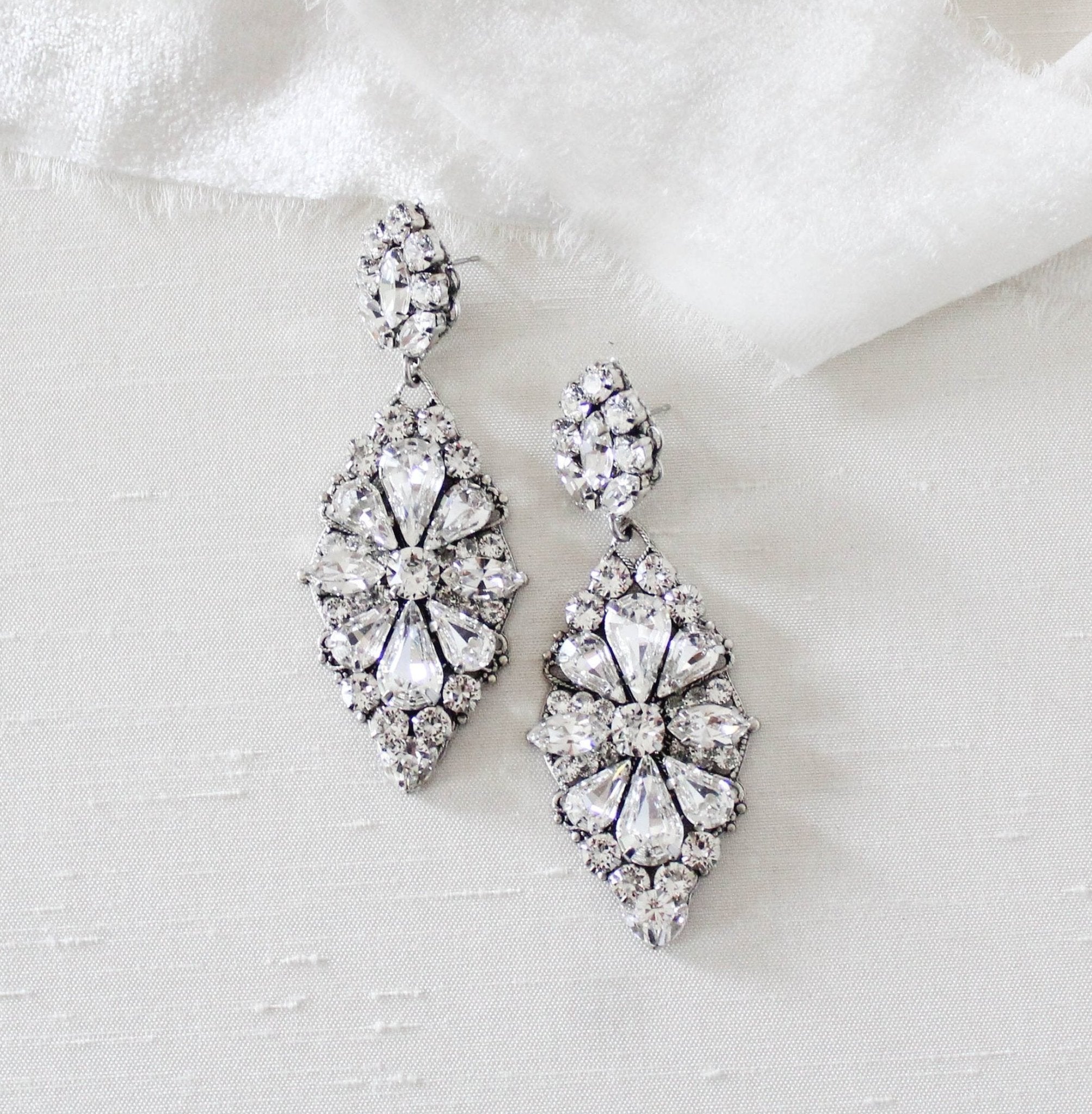 Statement chandelier earrings for bride - HANNAH – Treasures by Agnes Statement chandelier earrings for bride - HANNAH – Treasures by Agnes
