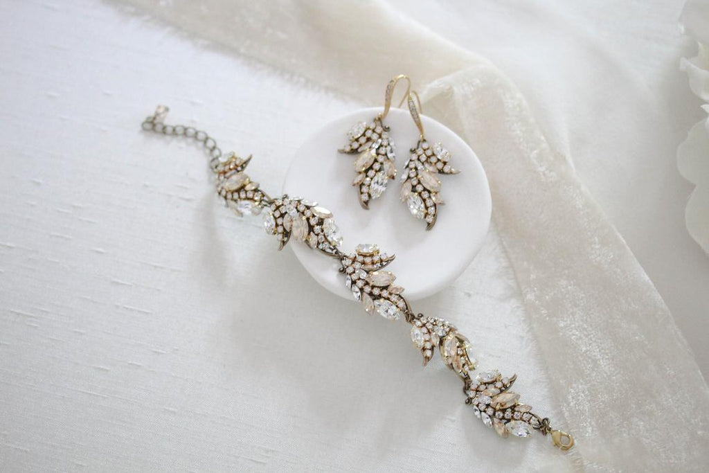 Crystal dangle Bridal earrings - EMERY - Treasures by Agnes