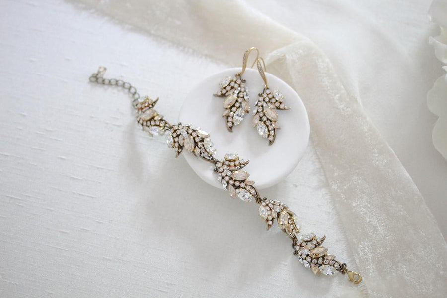 Crystal dangle Bridal earrings - EMERY - Treasures by Agnes