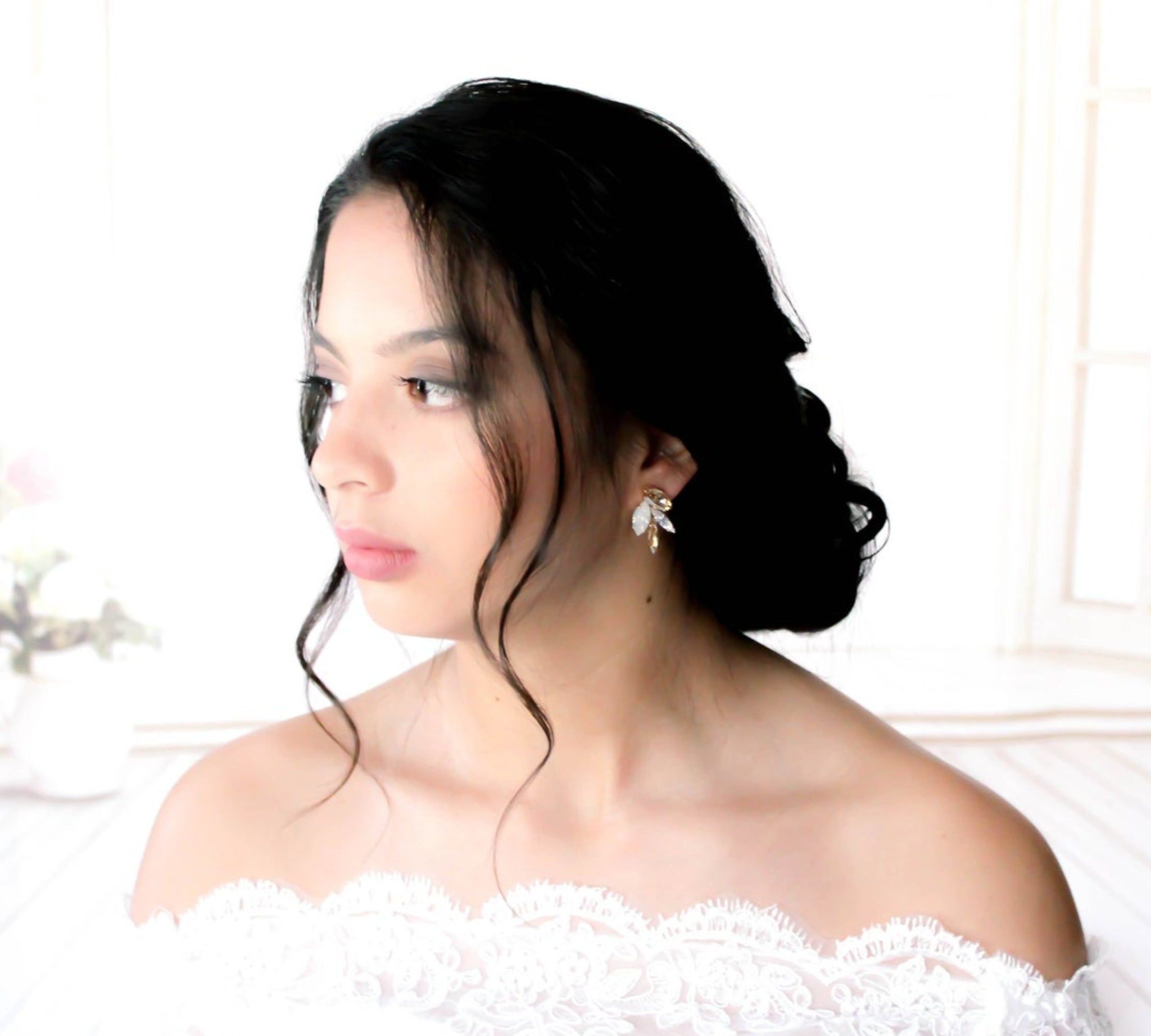 Delicate navy Swarovski crystal stud earrings - CHRISTINA