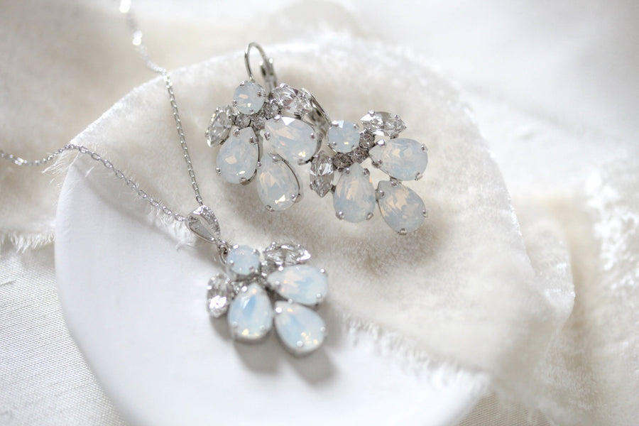 Delicate necklace and earrings for bride - Corinne