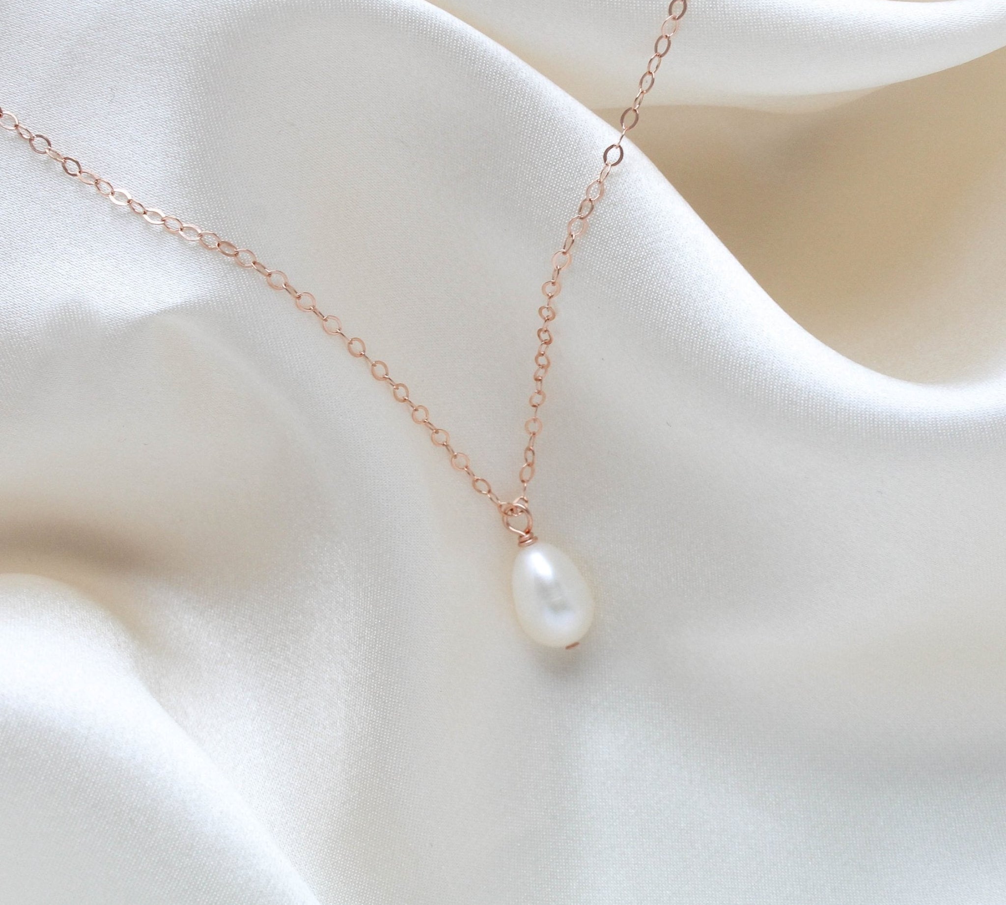 Delicate rose gold pearl drop necklace - DEMI - Treasures by Agnes