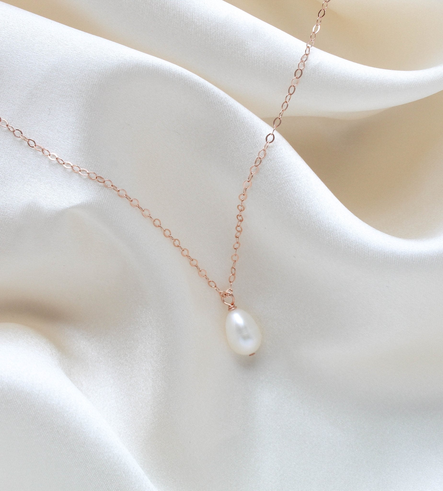 Delicate pearl drop necklace - DEMI - Treasures by Agnes