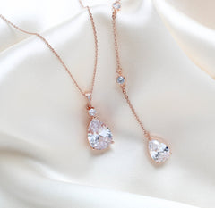 Delicate rose gold backdrop necklace - PEYTON - Treasures by Agnes