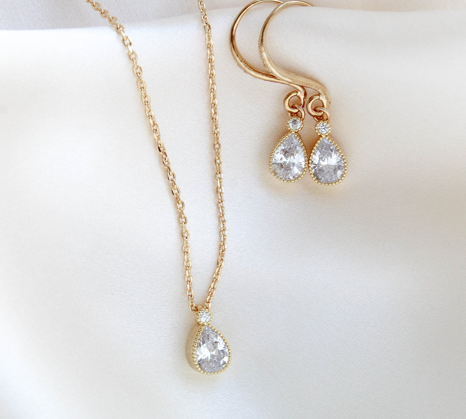 Delicate rose gold Bridal necklace and earring set - KHLOE - Treasures by Agnes