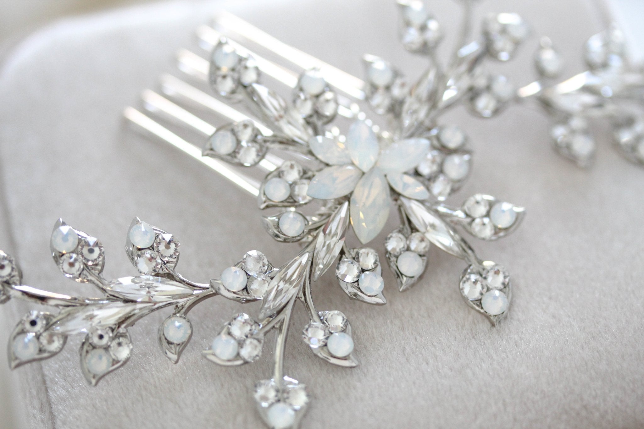 Floral Bridal hair comb - TERESA - Treasures by Agnes
