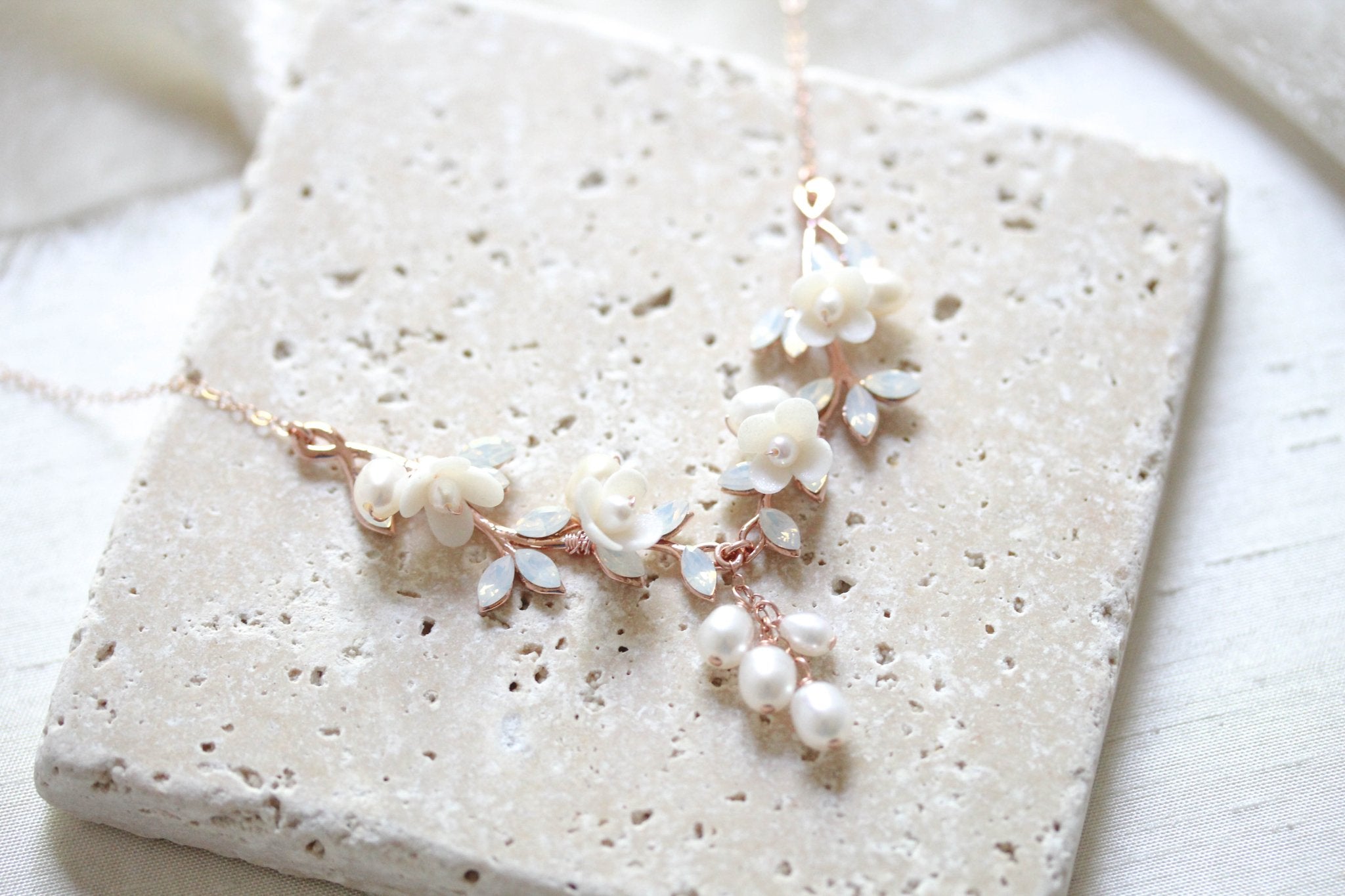 Floral necklace with freshwater pearls and crystals - LOLITA - Treasures by Agnes
