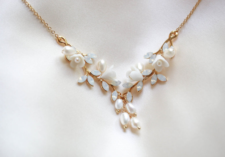 Floral necklace with freshwater pearls and crystals - LOLITA - Treasures by Agnes