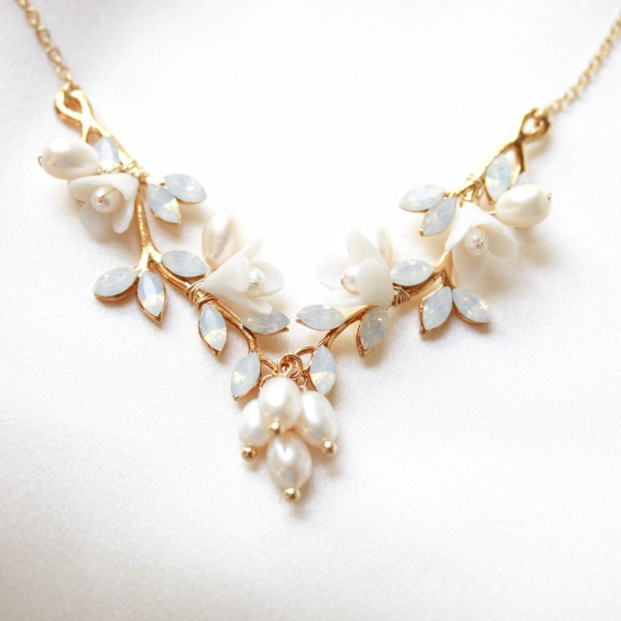 Floral necklace with freshwater pearls and crystals - LOLITA - Treasures by Agnes