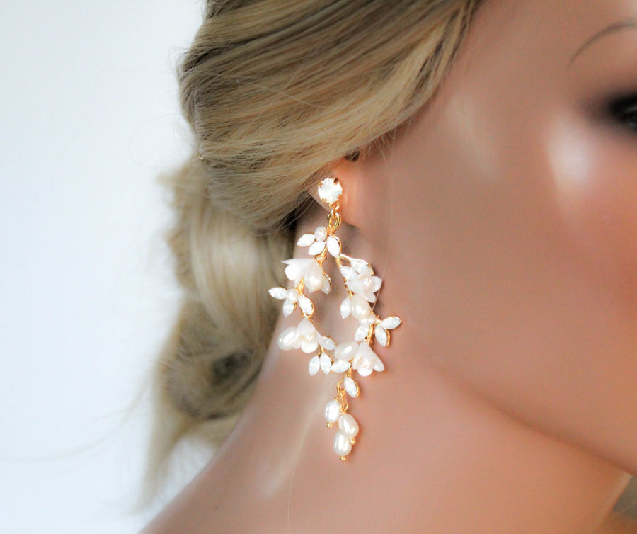 Floral pearl earrings for bride - LOLITA - Treasures by Agnes