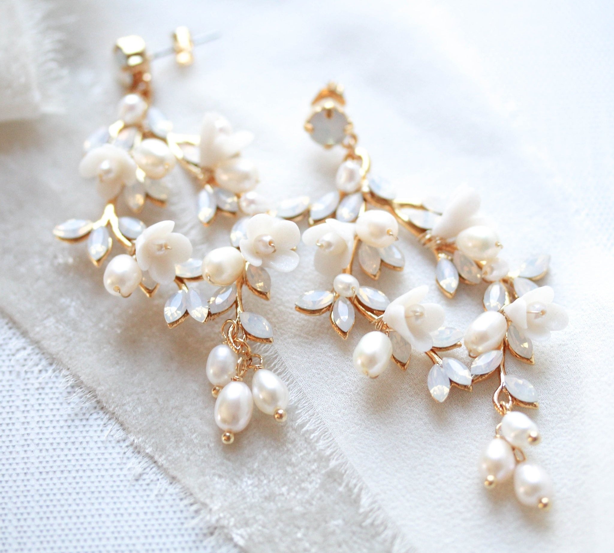 Floral pearl earrings for bride - LOLITA - Treasures by Agnes
