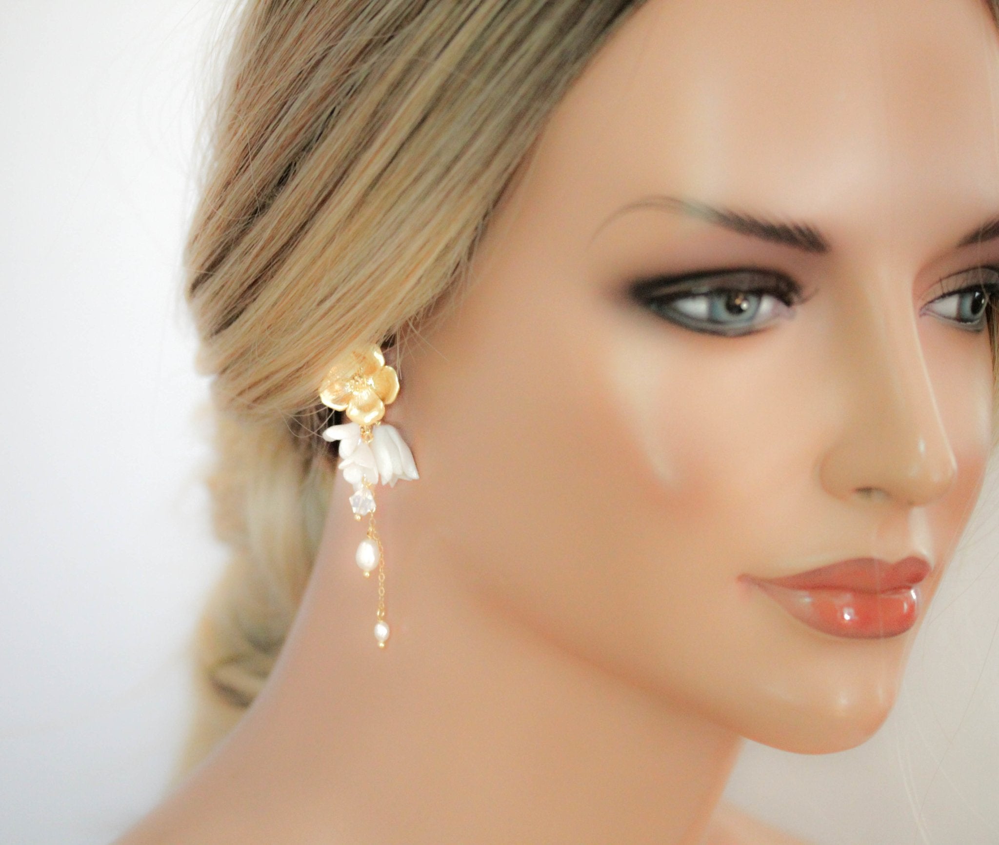 Freshwater pearls Floral earrings for Bride - CALLIE - Treasures by Agnes