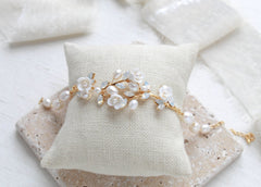 Gold Bridal bracelet with flowers and pearls - LOLITA - Treasures by Agnes