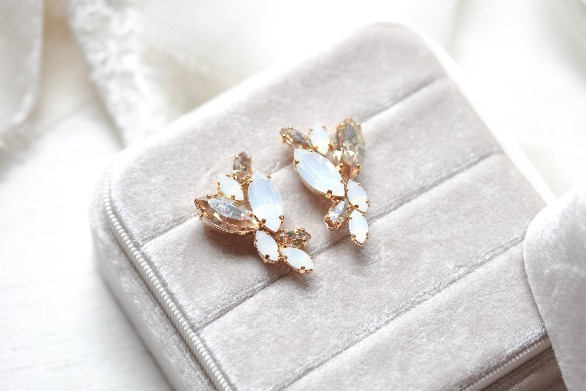 Gold stud earrings for bride - GLORIA - Treasures by Agnes