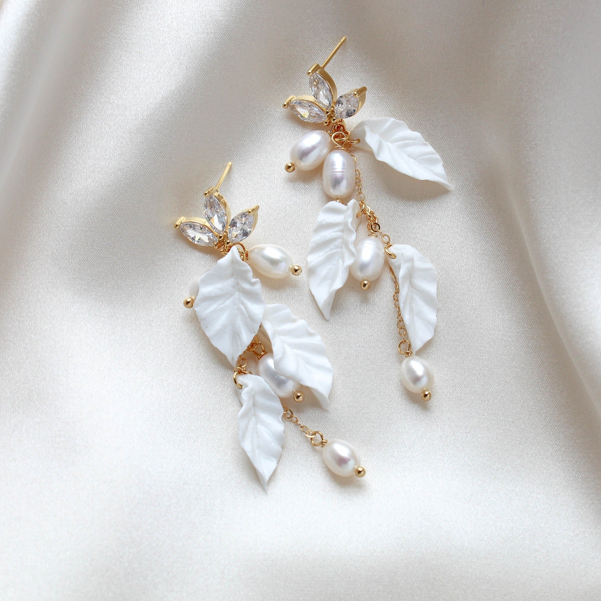 Long gold earrings with pearls and floral details - MARLENA - Treasures by Agnes