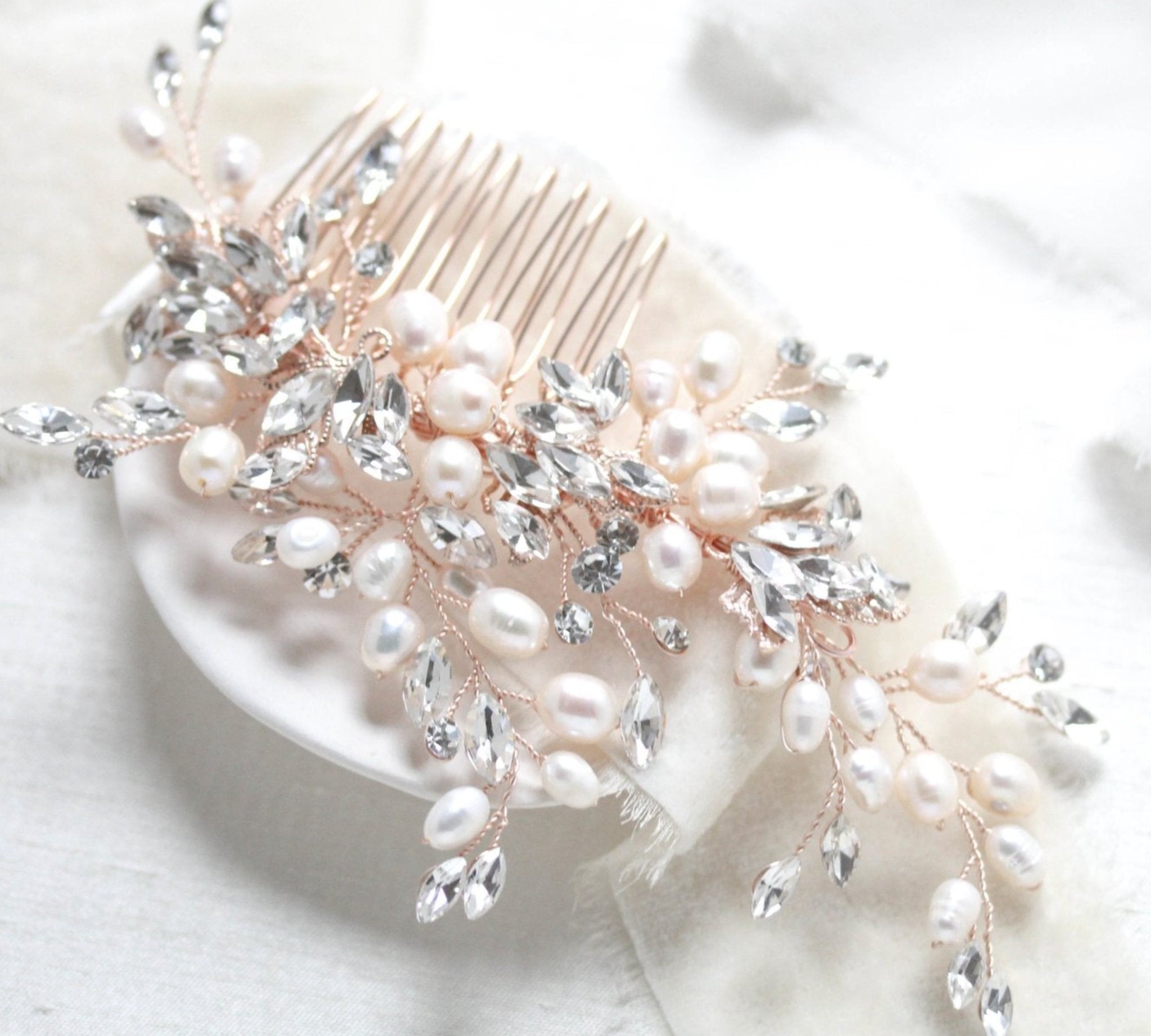 Pearl and crystal bridal hair comb - MADDIE - Treasures by Agnes