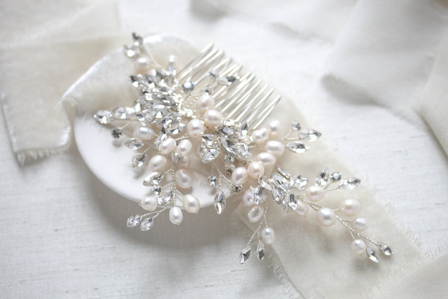 Pearl and crystal bridal hair comb - MADDIE - Treasures by Agnes