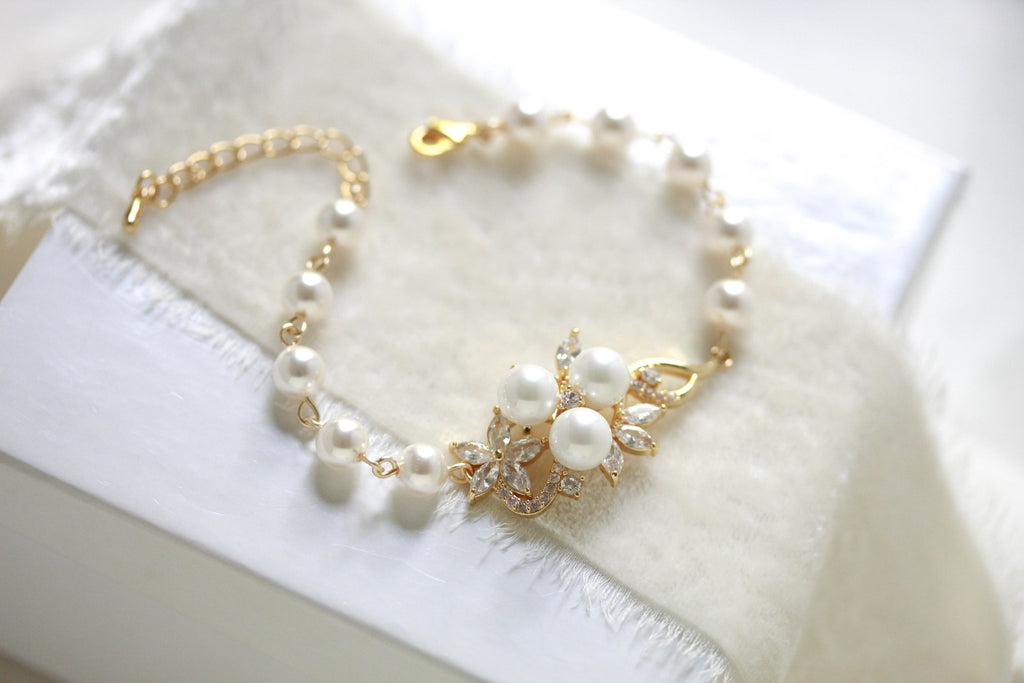 Rose gold Bridal bracelet with pearls MIA - Treasures by Agnes
