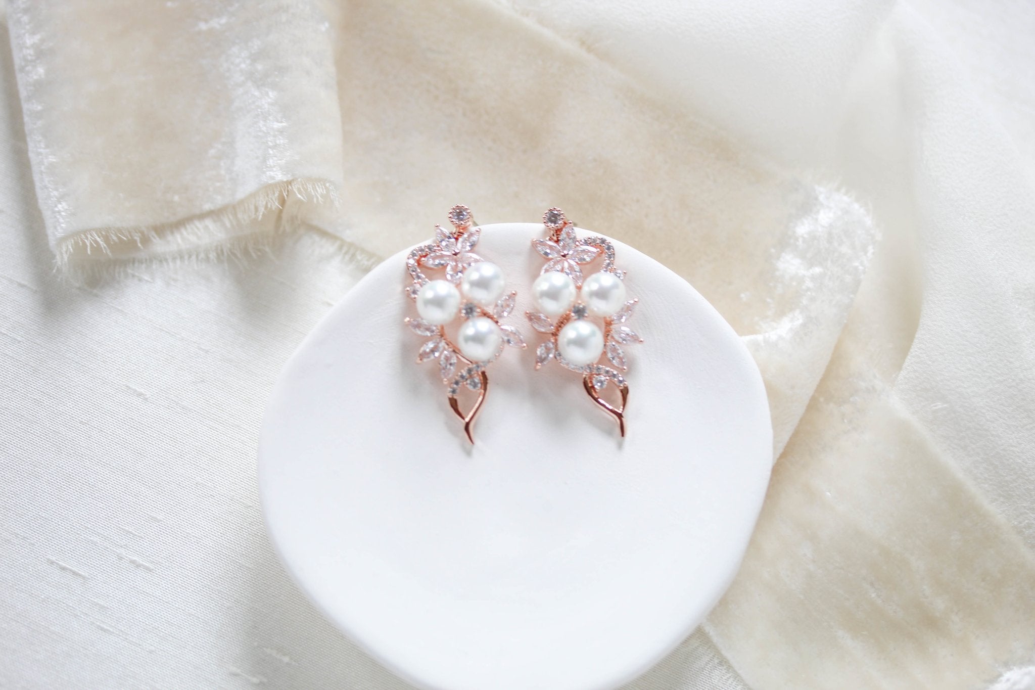 Rose gold Bridal earrings with pearls MIA - Treasures by Agnes