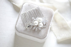 Rose gold Bridal hair comb with pearls MIA - Treasures by Agnes