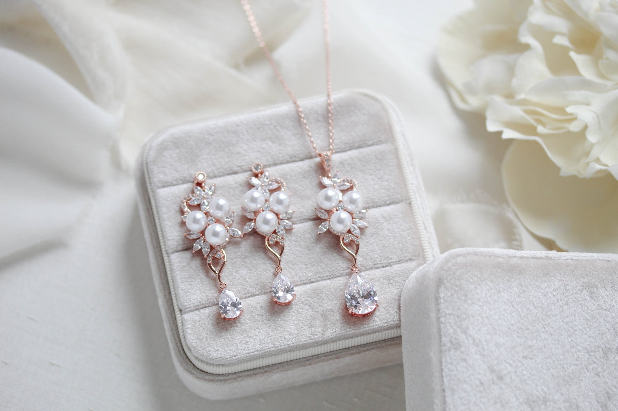 Rose gold Bridal necklace and earring set MIA - Treasures by Agnes